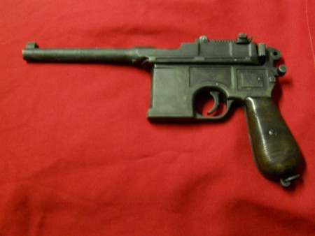 ARMI SCENA PISTOLA  MAUSER
